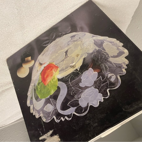 Elegant Clear Glass Bowl with Floral Design - Picture 5 of 5